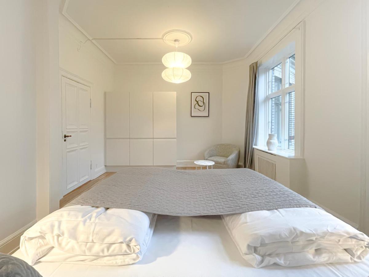 Large & Modern 4 Bedroom Apartamento *